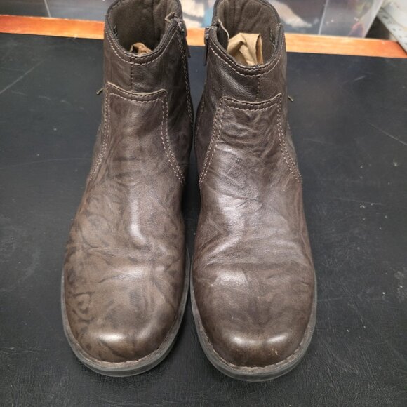 Clarks Bendable Ankle Boots Womens 10M Brown Leather Side Zip Walking Comfort - Picture 2 of 8